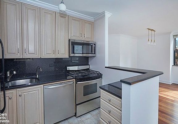 5th image of 330 E 75th St APT 7C