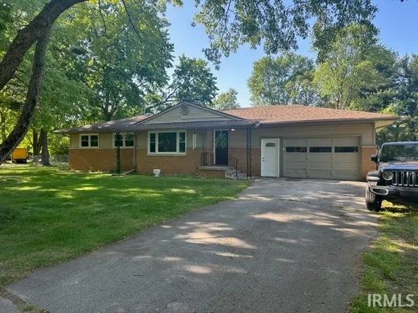 19511 Greenacre St, South Bend, IN 46637