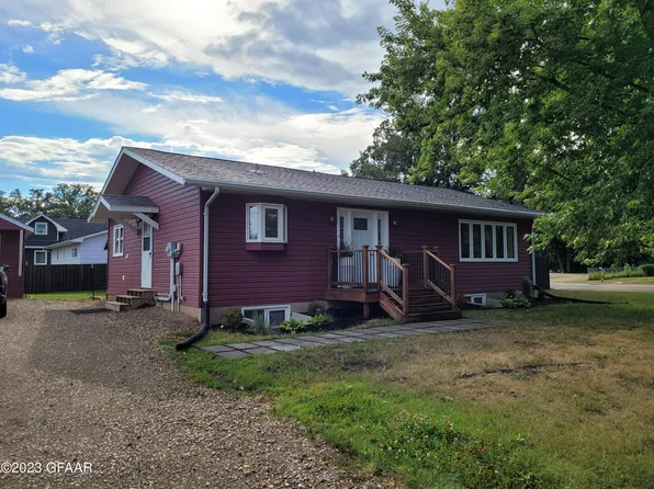 127 Park Ave, Neche, ND 58265