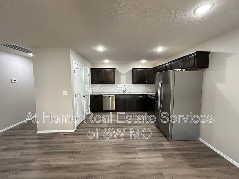 3 bed, 2.0 bath, $1,630 — Photo 3