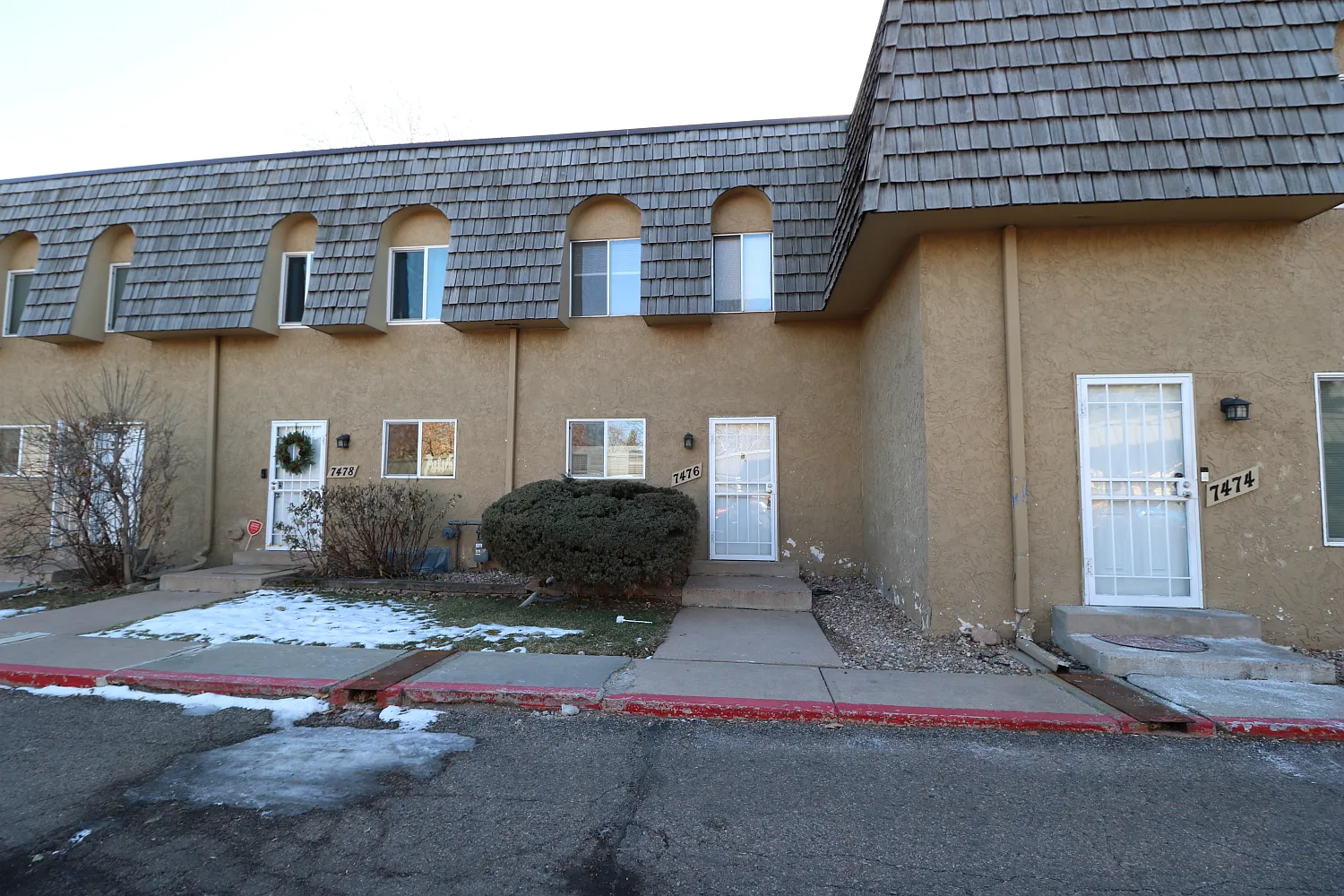 2 bed, 1.5 bath, 1800 sqft, $2,400 — Photo 1