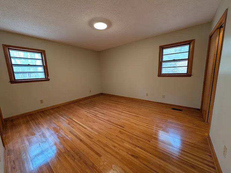 805 Edgewood Rd — Photo 15