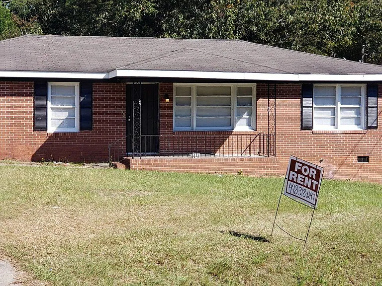 2449 Bristol Dr #0 — Photo 2