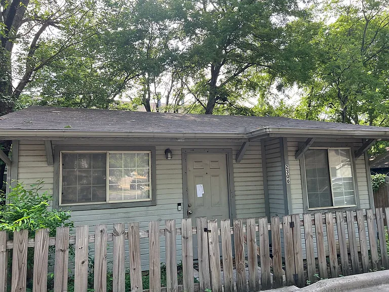 2306 W Hickory St — Photo 13