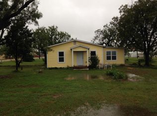 202 Bennett St, Tye, TX 79563