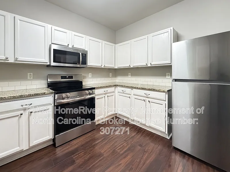 3 bed, 2.5 bath, 1494 sqft, $1,745 — Photo 3