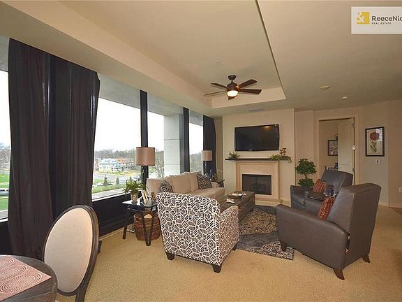 2nd image of 700 W 31st St Suite 206