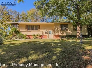 2021 Blue Hills Rd, Manhattan, KS 66502