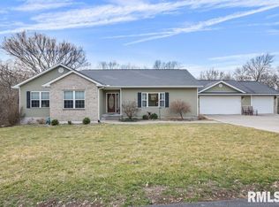 4 Forest Ct, Rock Island, IL 61201