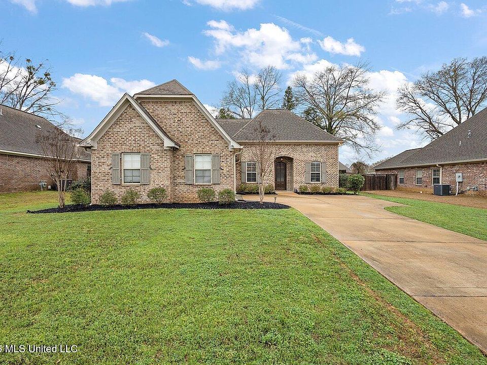 1st image of 150 Sweetbriar Cir