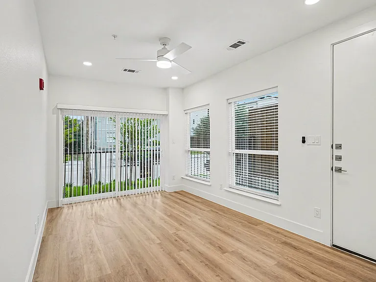 2217 N Fitzhugh Ave #101 — Photo 10