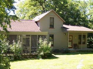 410 N Chestnut St, Mineral Point, WI 53565