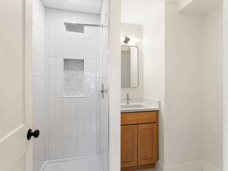 300 Kings Hwy E #C — Photo 12