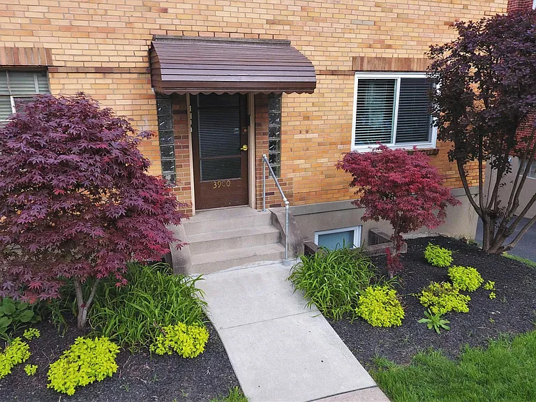 3900 Vine St #1 — Photo 2