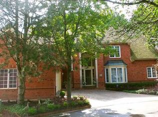 12 Regent Wood Rd, Northfield, IL 60093