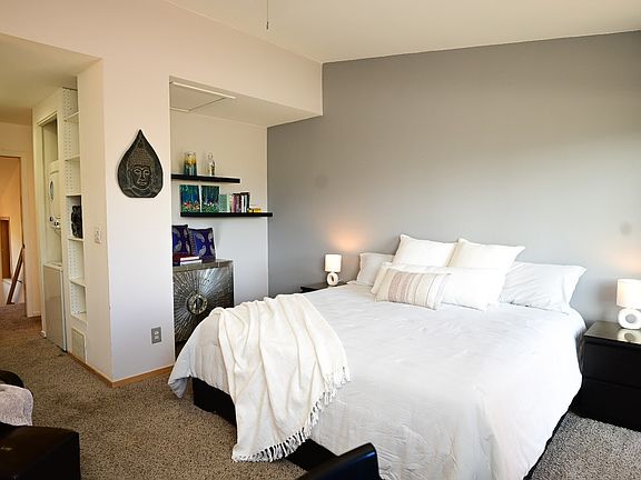 5th image of 410 Bayview Dr APT C