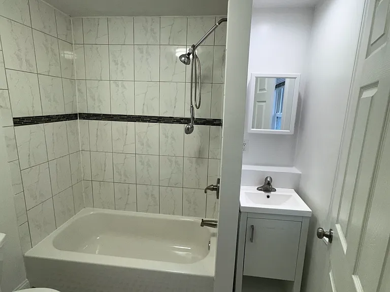 26 Brewer St #1 — Photo 4