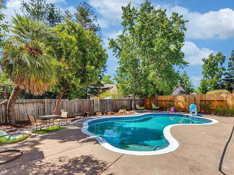 8024 Caymus Dr — Photo 7