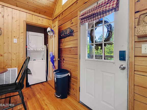 4th image of 1538 Bears Den Way