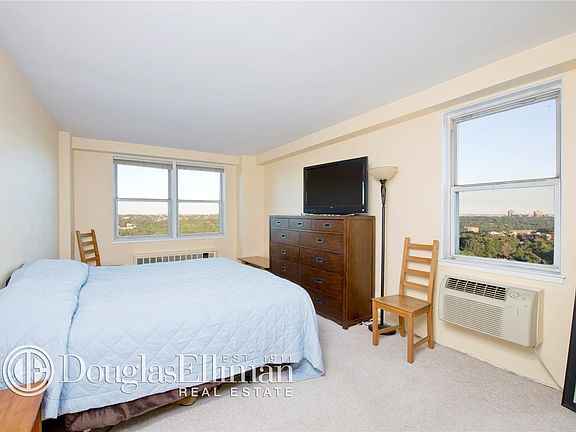 4th image of 5700 Arlington Ave APT 17C
