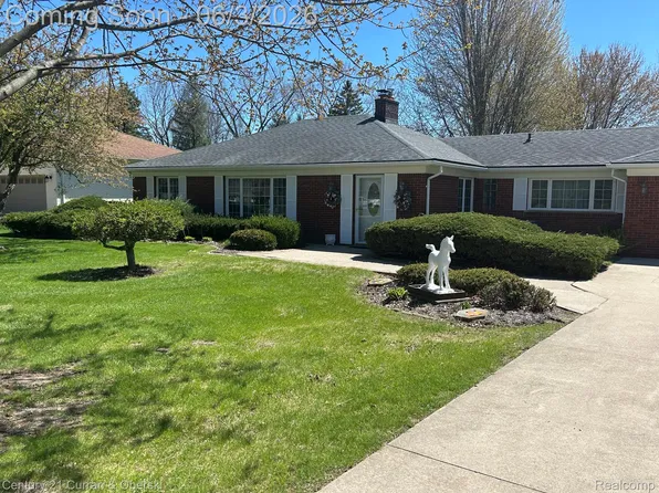 1720 Willowood Rd, Rochester Hills, MI 48307
