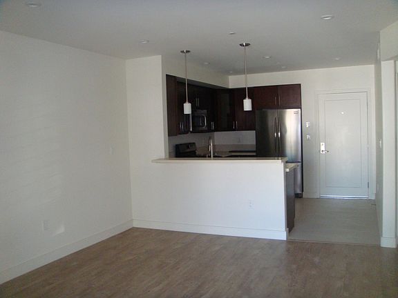 5th image of 12324 Moorpark St APT 302