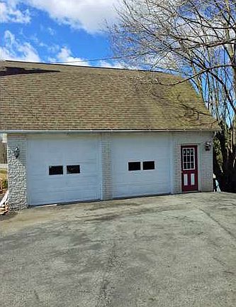 3rd image of 137 Clover Ln