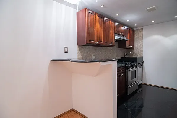 Rented by WAM Partners - William Moses Co. | media 8