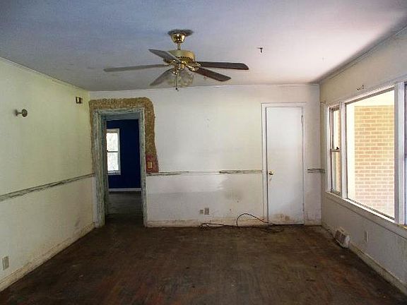 4th image of 1104 W Church St
