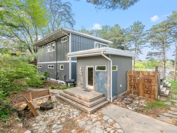 414 McCarrons Blvd S, Roseville, MN 55113