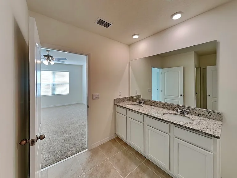 1004 Brooklet Dr — Photo 8
