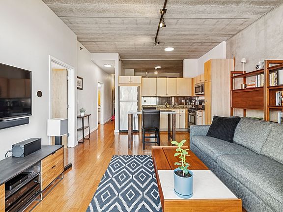 2nd image of 630 N Franklin St APT 618