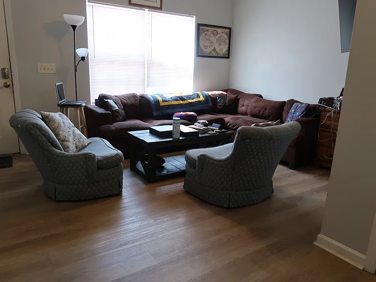 136 E University Village Dr — Photo 2