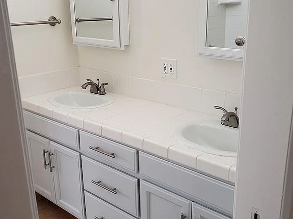 3rd image of 32 9th St #32