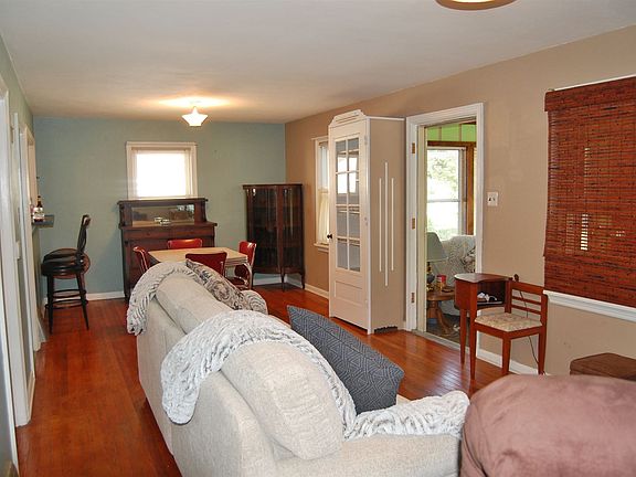 3rd image of 1210 Franklin St