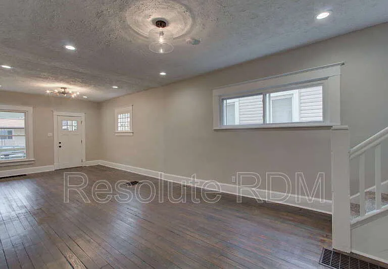 1313 Ringgold Ave — Photo 3