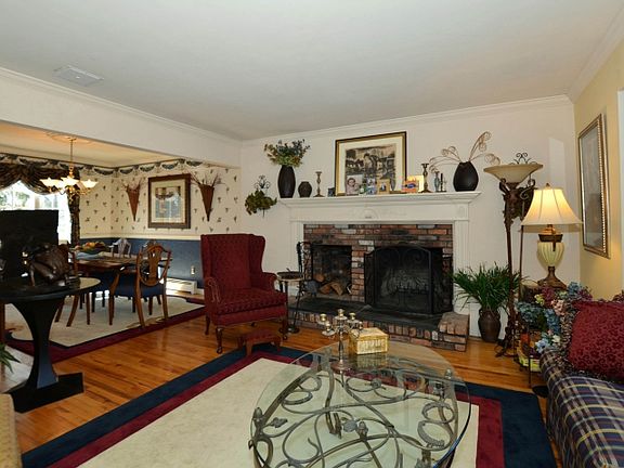 4th image of 7 Holly Dr