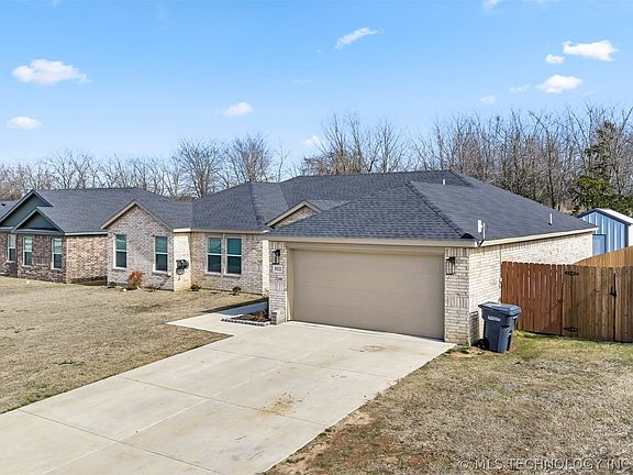 2nd image of 922 Indian Plains Rd