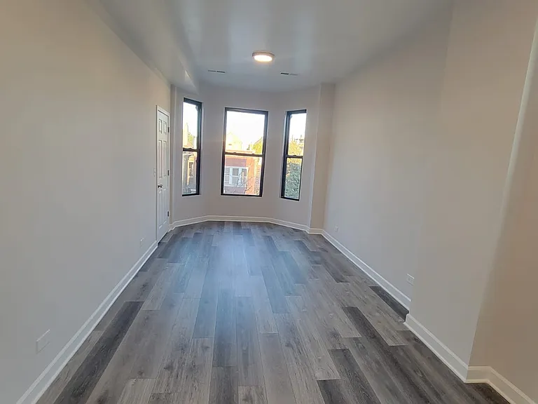 2140 S Fairfield Ave #3F — Photo 9