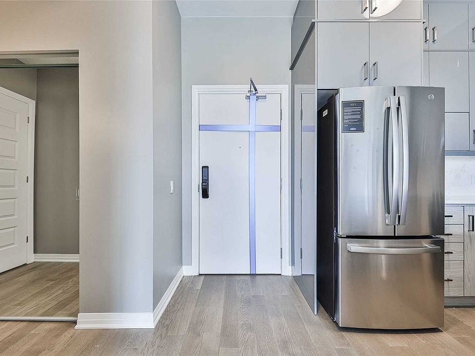 1st image of 95 Dundas St W #403