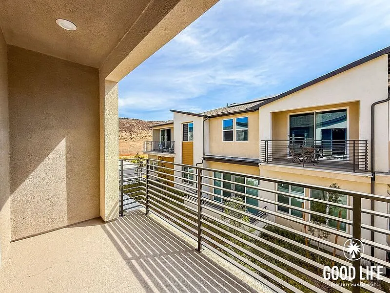 2 bed, 2.0 bath, 1645 sqft, $4,250 — Photo 4