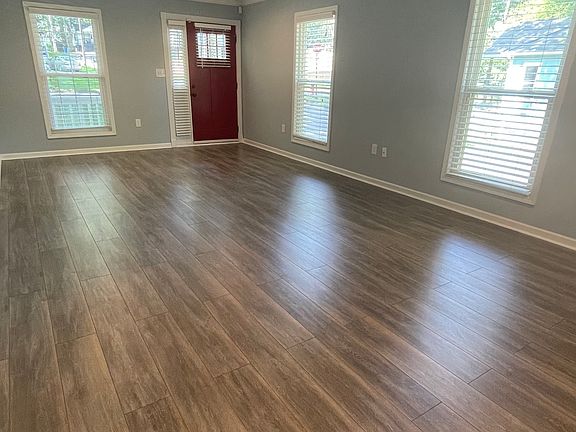 4th image of 1833 Phillips Ave