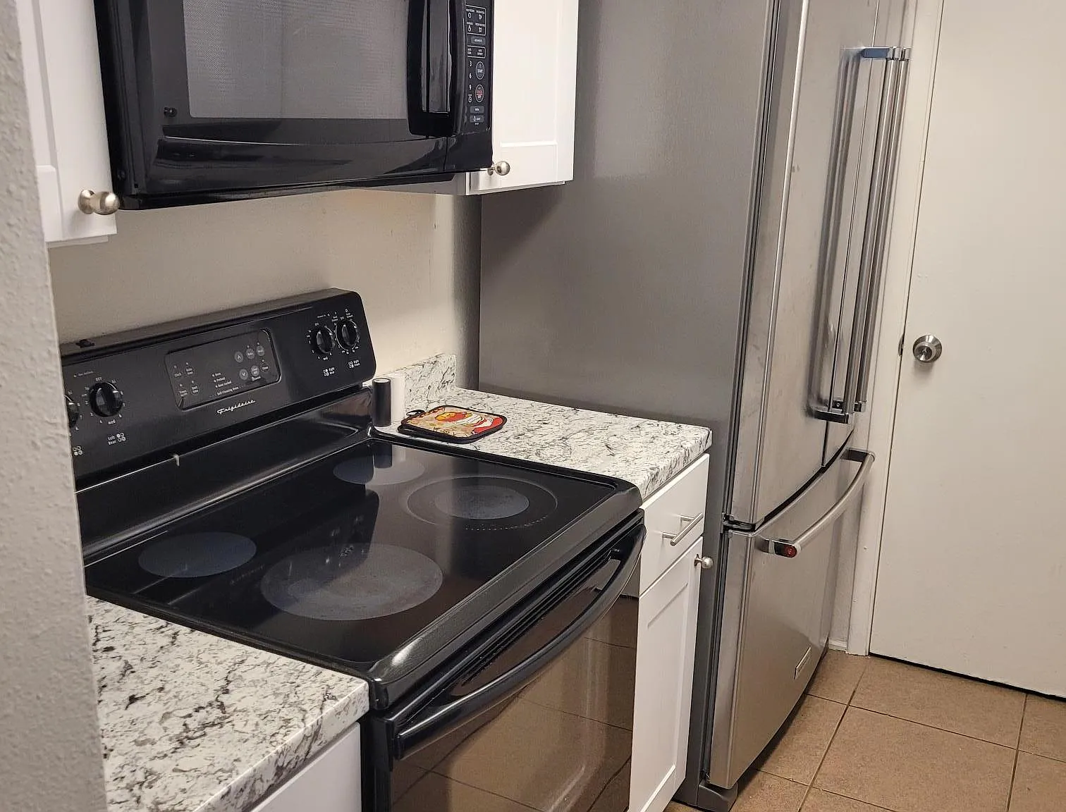 2 bed, 924 sqft, $1,775 — Photo 1