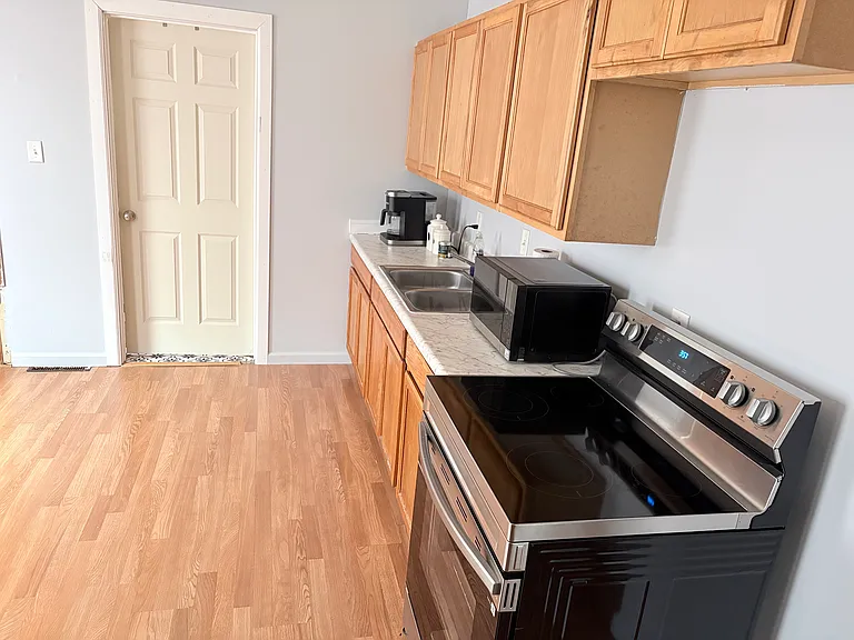 630 Troy St #630 — Photo 5