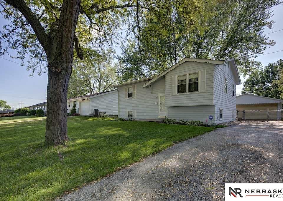 1st image of 2518 S 123rd St
