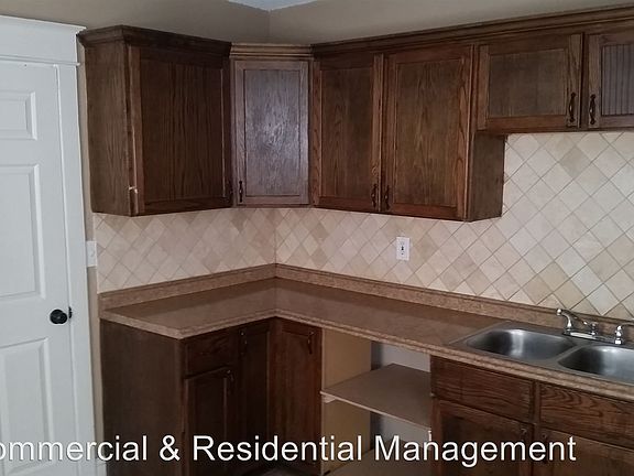 4th image of 142 N Oakley Ave