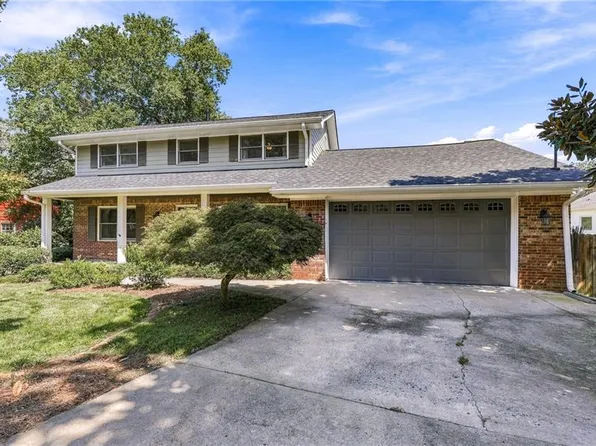 1582 Riverside Dr, Gainesville, GA 30501