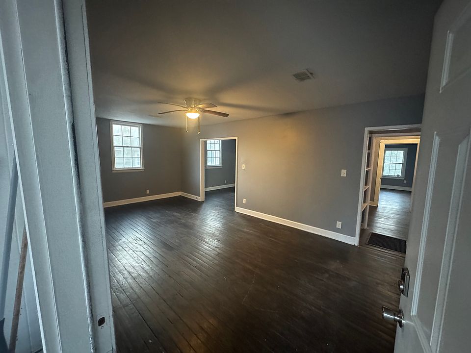 2nd image of 3515 Log Cabin Dr