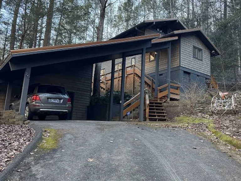 247 Bruce Rd — Photo 2