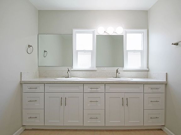 4th image of 1575 Manning Ave #1575